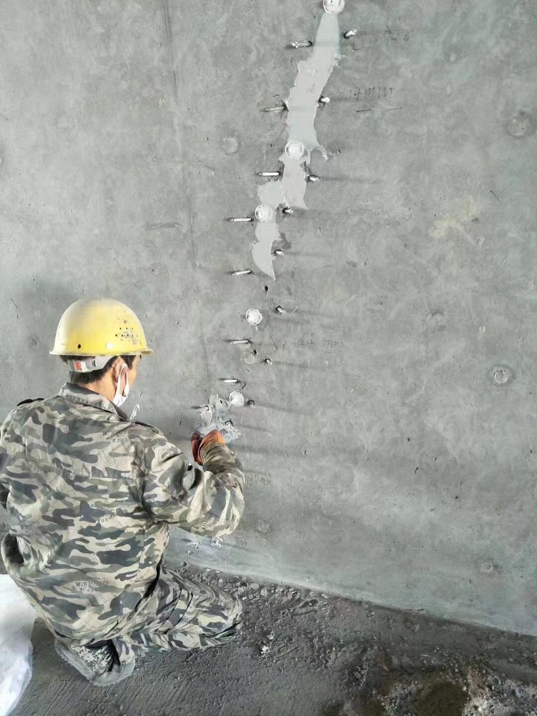 肥东混凝土楼板裂缝加固施工的方案